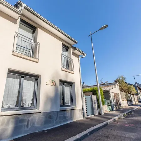Maison De 2 Chambres Avec Jardin Clos Et Wifi A La Bourboule بيت للعطل *
